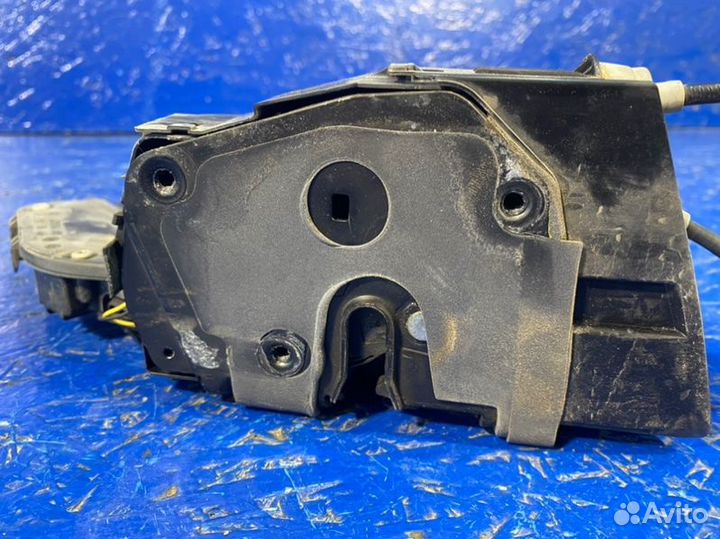 Замок двери передний левый Land Rover Range Rover