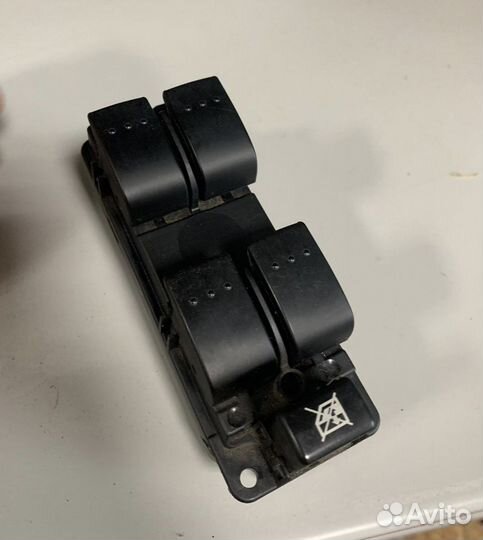 Блок управления стеклоподъемниками Mazda 3 BK