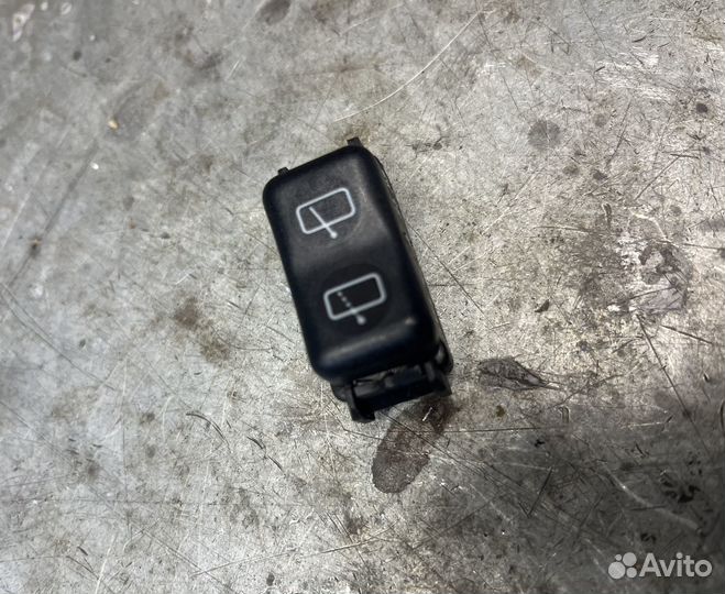 Кнопка Mercedes S124 универсал