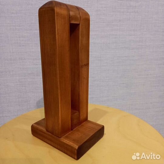 Подставка для наушников из дерева