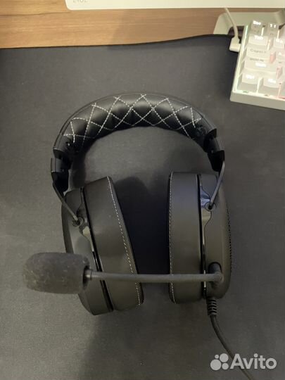 Наушники Corsair HS60 Pro Surround