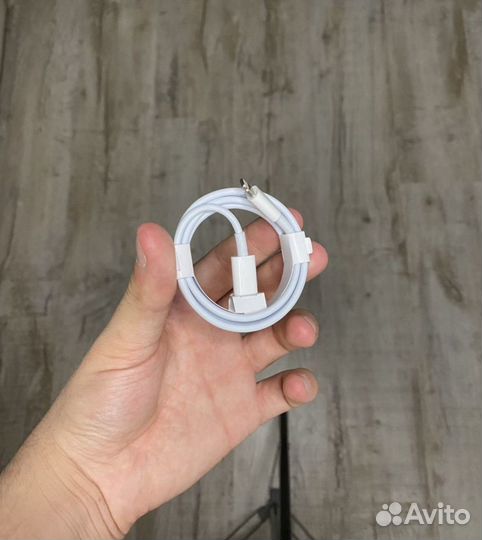 Оригиналная бистрая зарядка iPhone 20w б/у