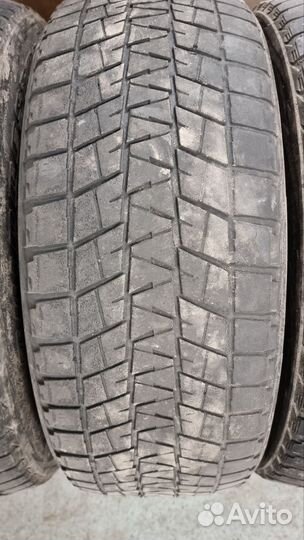 Bridgestone Blizzak DM-V1 215/60 R17 96R