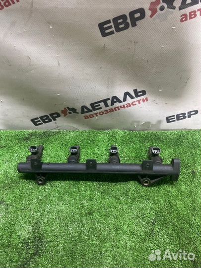 Топливная рейка с форсунками Kia Spectra седан 1.6