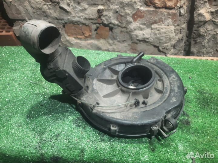 Корпус воздушного фильтра Audi A80 B3