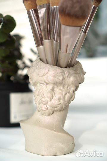 Подставка ваза из гипса Давид