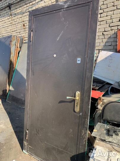 Дверь входная металлическая