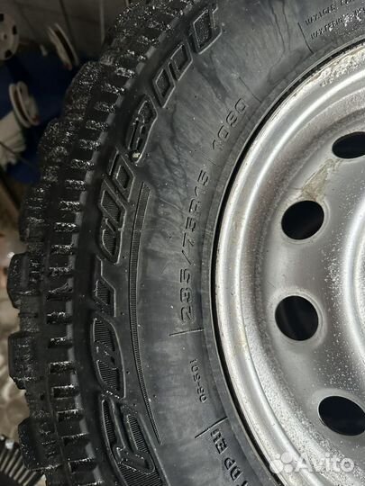 Резина на ниву r15