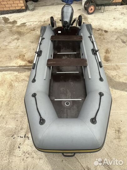 Лодка с мотором