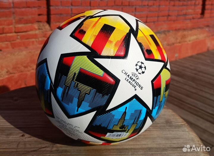 Футбольный мяч Лига Чемпионов Финал 2022