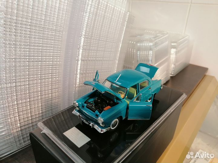 Модель автомобиля масштаб 1 43