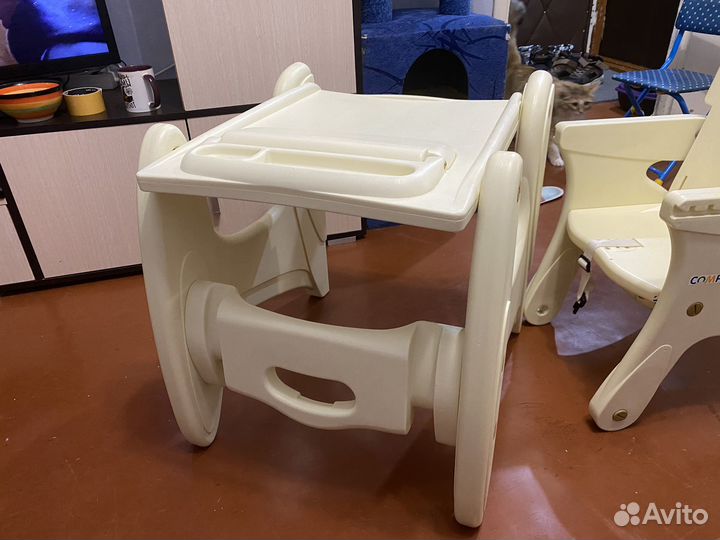 Детский стол со стулом