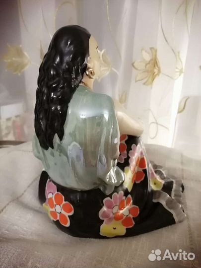 Фарфоровые статуэтка *цыганка Земфира*1954