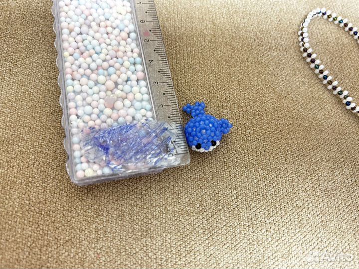 Фигурка кита из бисера