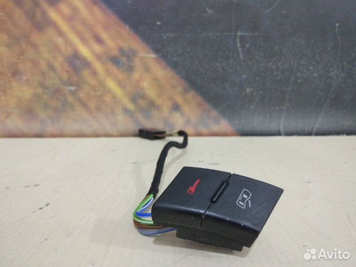 Кнопка центрального замка Audi Allroad C5 ARE 2001