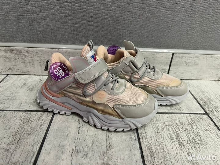 Кроссовки р-р 32