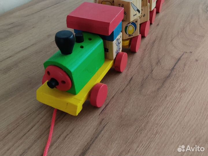 Игрушка паровозик деревянный алфавит