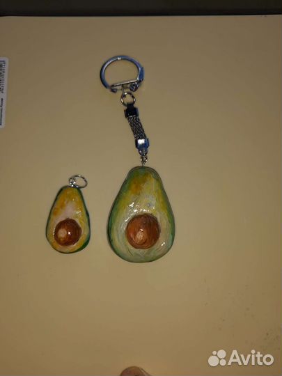 Кулон и брелок из полимерной глины авокадо