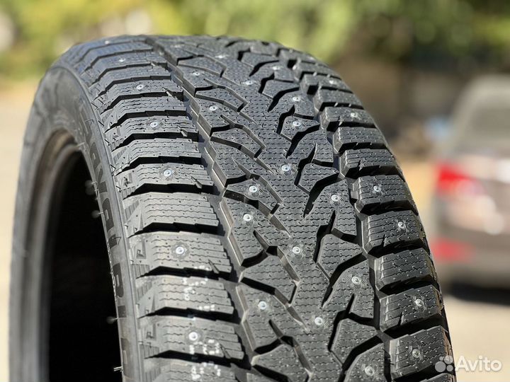 Royal Black Royal Stud II 255/45 R20 105H