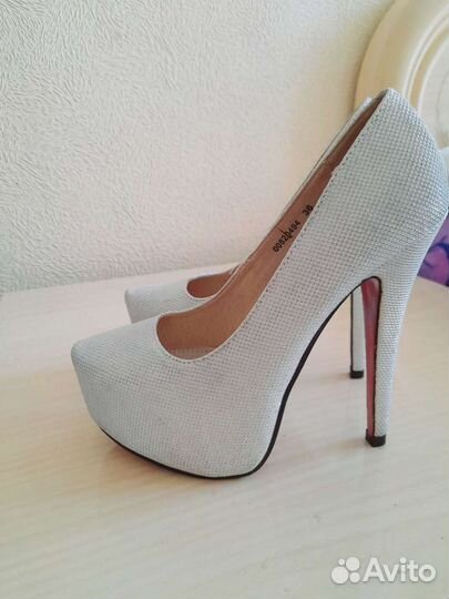 Туфли женские блестящие новые