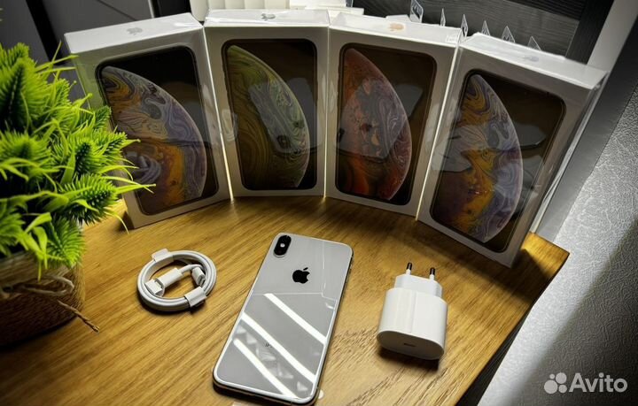iPhone Xs, 64 ГБ