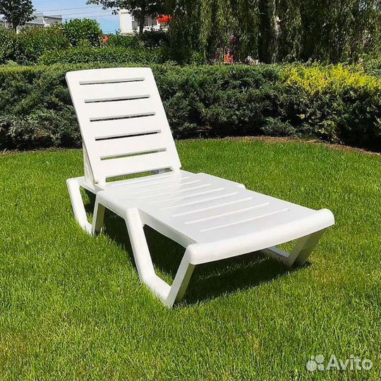 Шезлонг лежак пластиковый