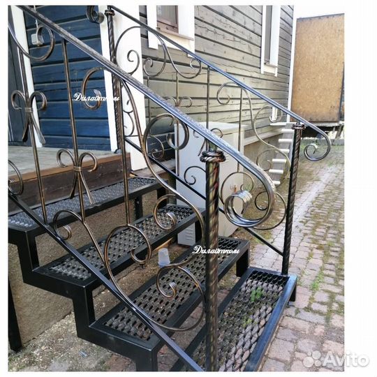 Лестница на крыльцо. Металлическая лестница