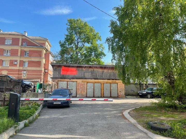 Гараж, > 30 м²