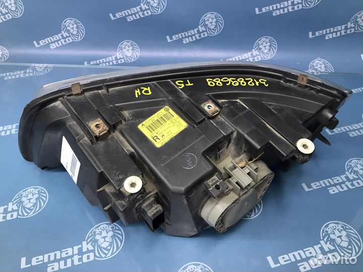 Фара правая Volkswagen Transporter T5