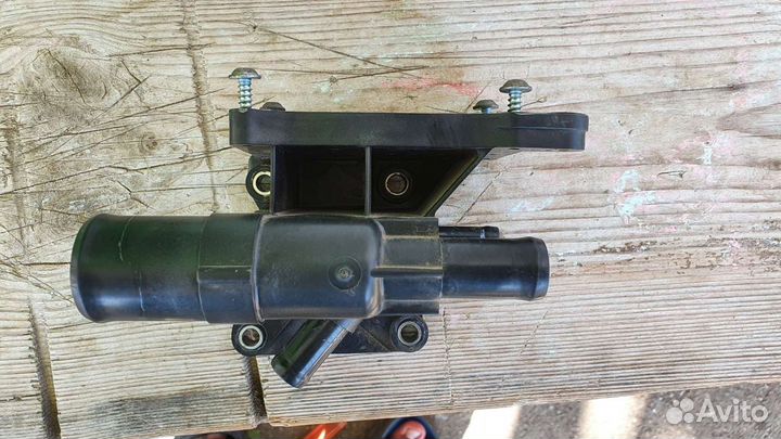 Тройник системы охлаждения Mazda 3,5,6,cx7, Ford f