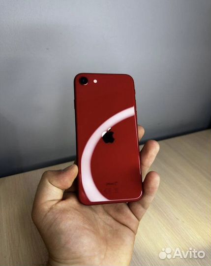 Телефон iPhone se 2020