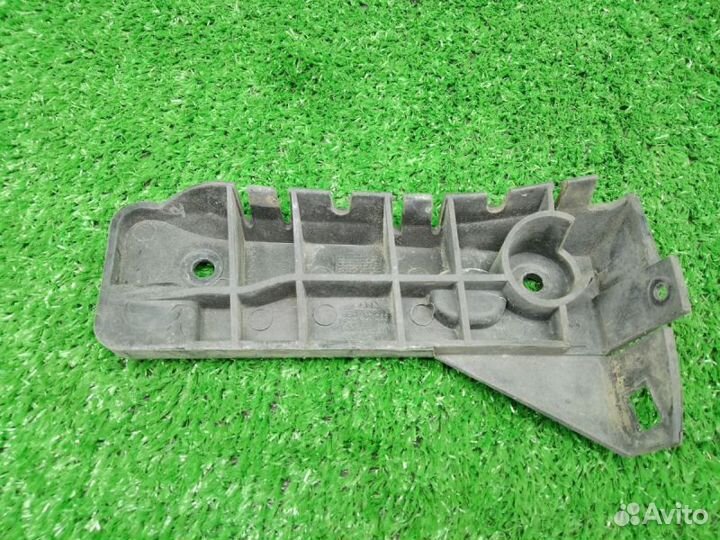 Кронштейн бампера передний левый Audi a4 b6 3066