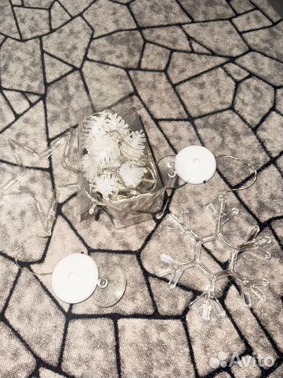 Искусственная елка 180см и 4 гирлянды