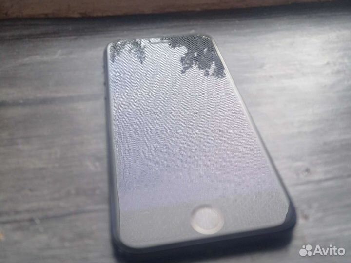 Телефон iPhone 7 256Гб