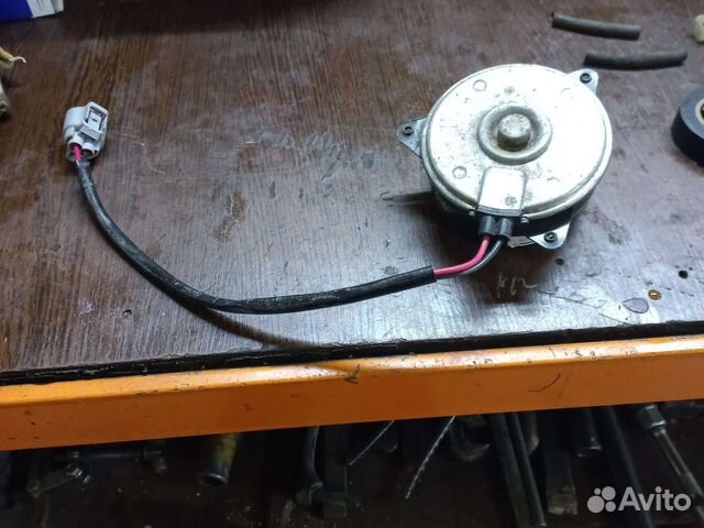 Моторчик вентилятора охлаждения Toyota corollaE150