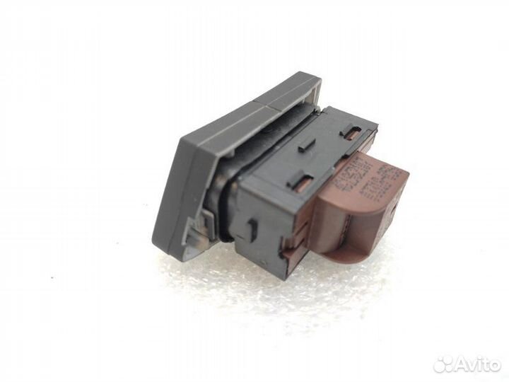 Кнопка центрального замка передняя левая Audi A6