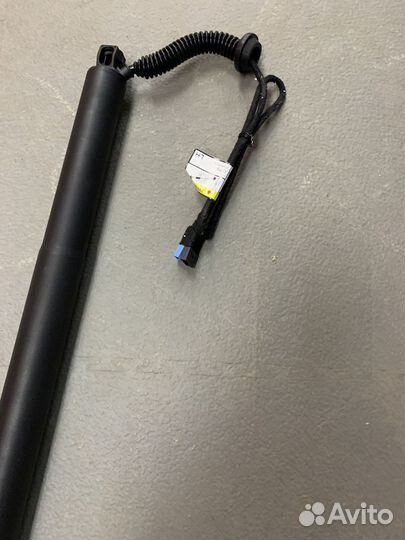 Амортизатор багажника левый BMW Х6 F16