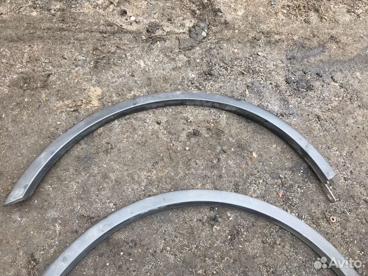 Subaru Tribeca накладка крыла задняя