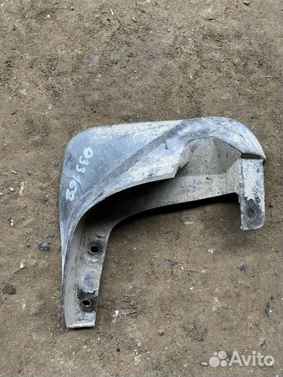 Брызговик передний правый Hyundai Accent 2000 - 20