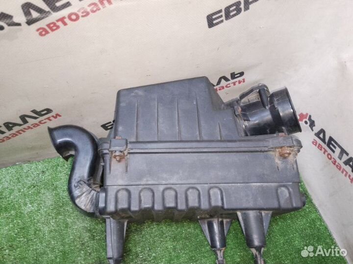 Корпус воздушного фильтра Ford Focus 1 седан 1.8