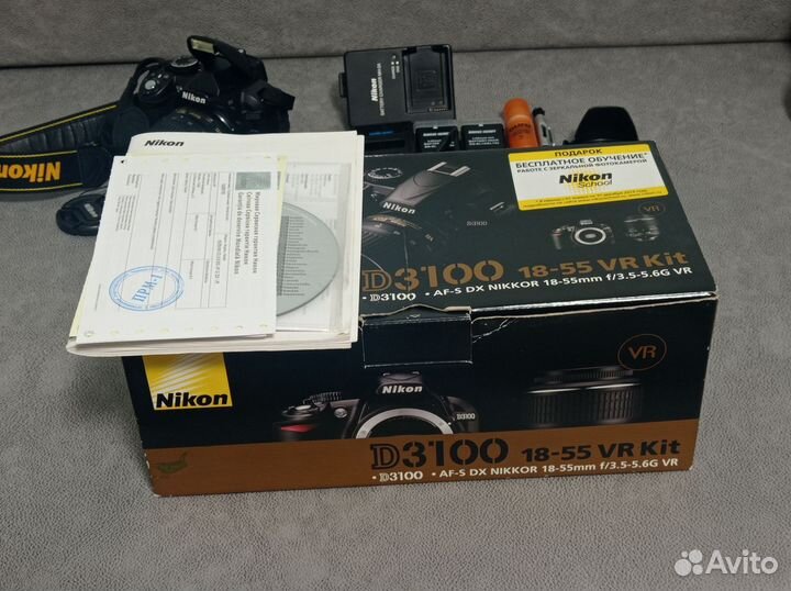 Зеркальный фотоаппарат Nikon D3100 с объективом