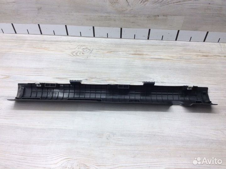 Накладка порога (внутренняя) передняя левая