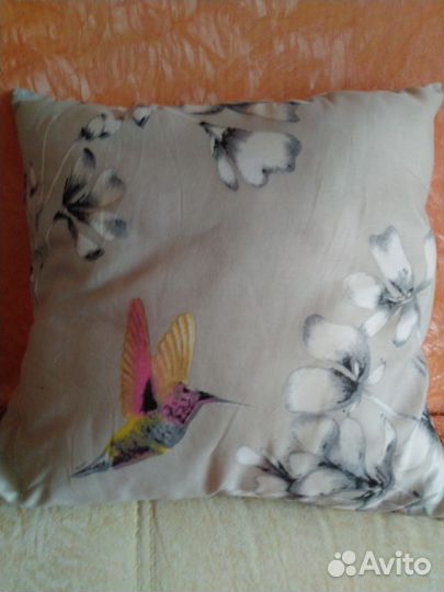 Подушка новая с новой декоративной наволоч 42х42