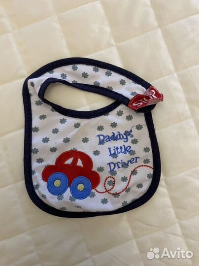 Слюнявчик нагрудник на липучке