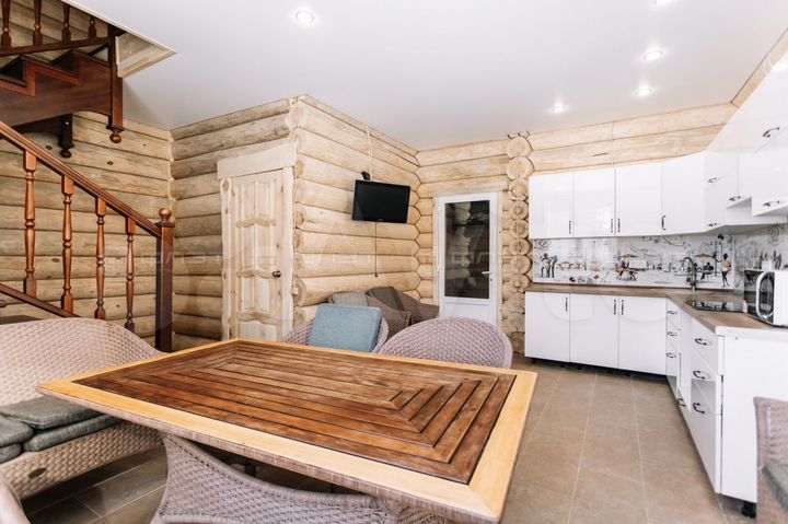 Дом 220 м² на участке 9 сот.