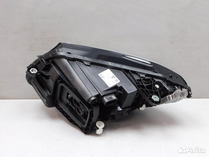 Фара правая Mercedes-Benz C-Class