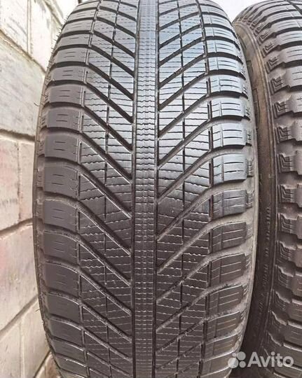 Goodyear Vector 4Seasons 235/55 R17 99V