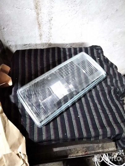 Стекло для фары ваз 2107. Правое