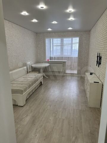 2-к. квартира, 52 м², 1/9 эт.