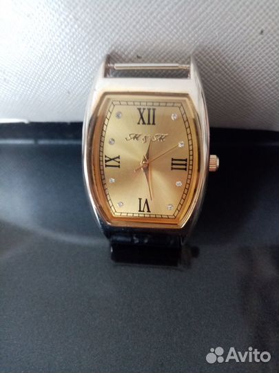 Часы кварцевые женские